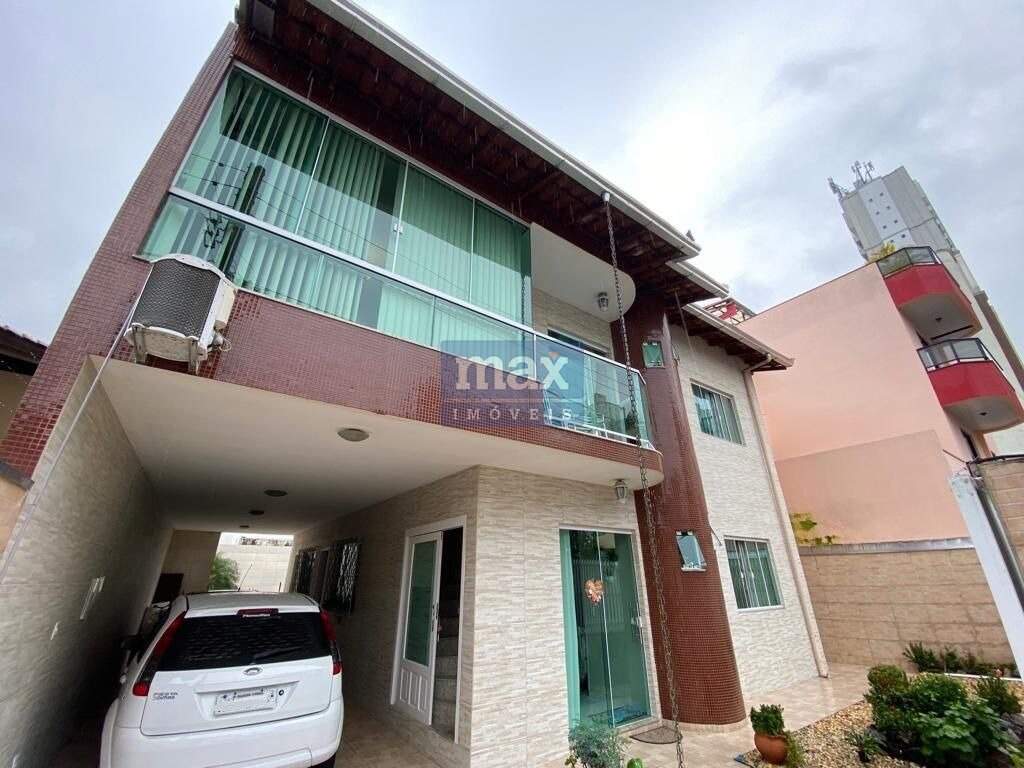 Casa à venda no Centro: 