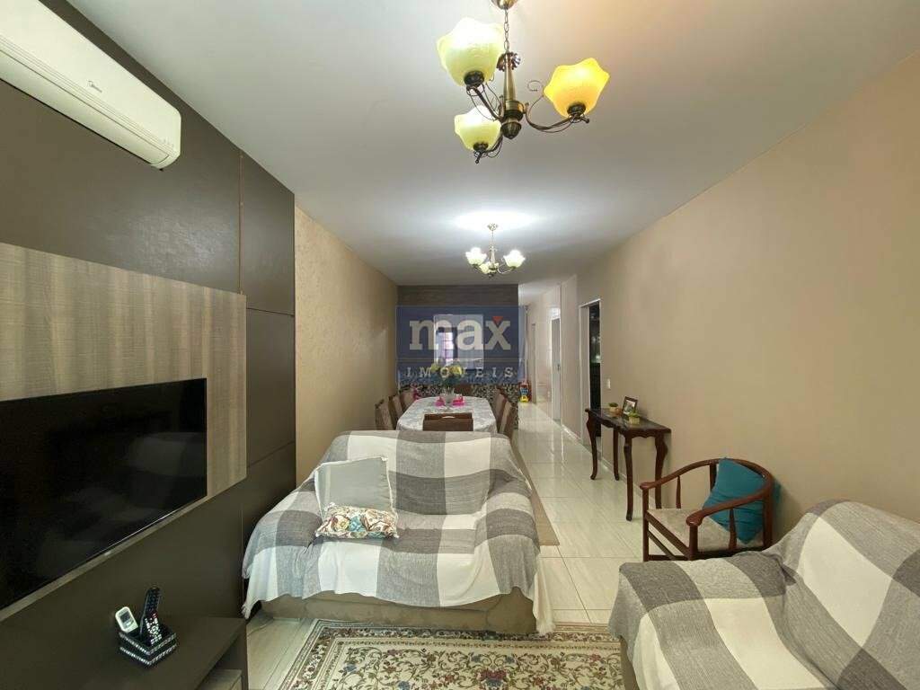 Casa à venda no Centro: 