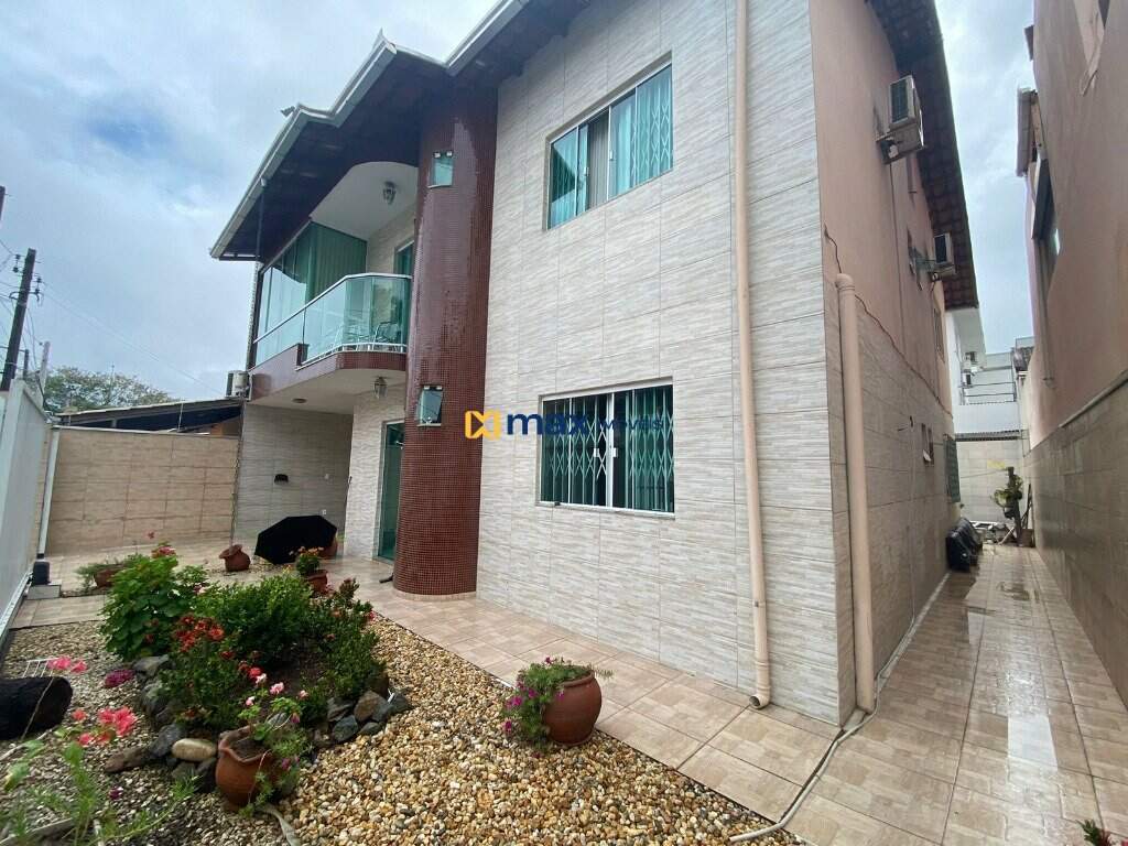 Casa à venda no Centro: 