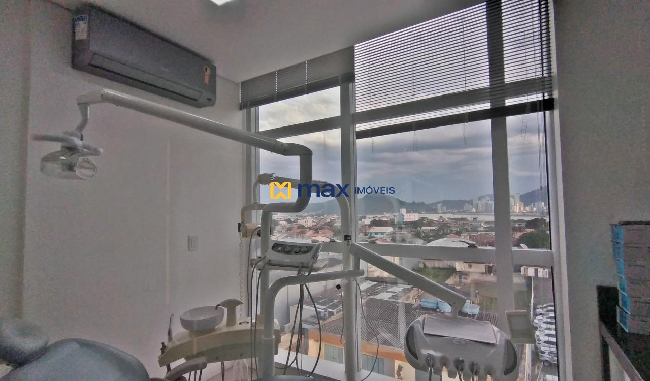 Sala à venda no Centro: 