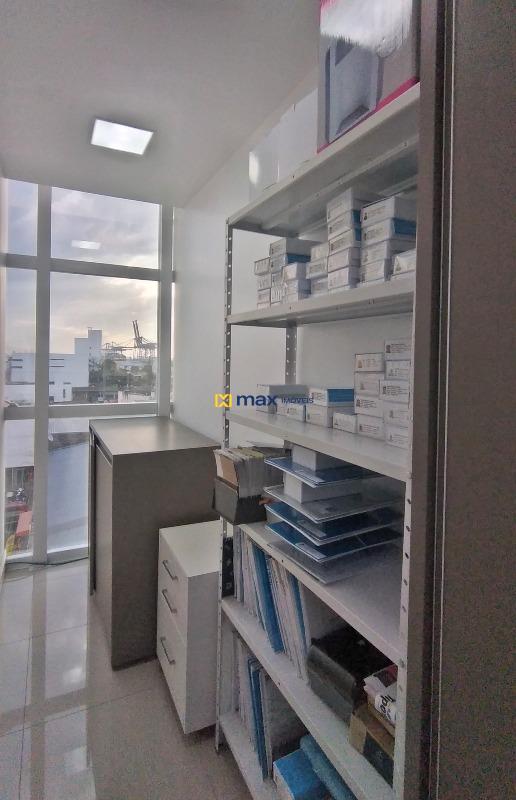 Sala à venda no Centro: 