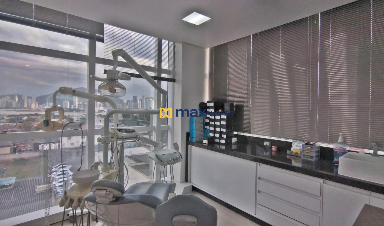 Sala à venda no Centro: 