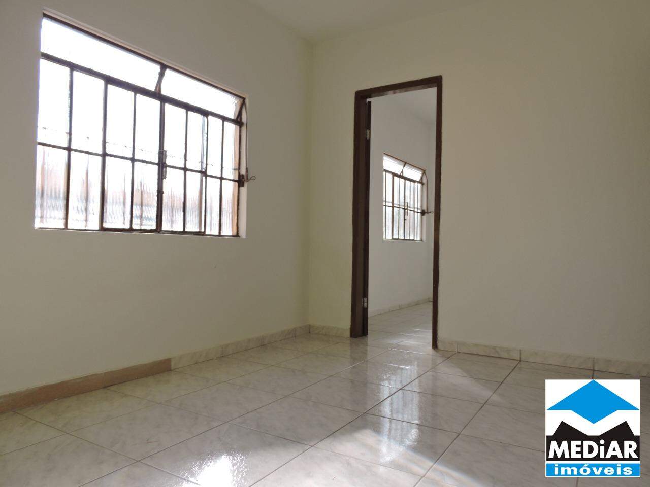 Casa para alugar com 2 quartos, 45m² - Foto 1