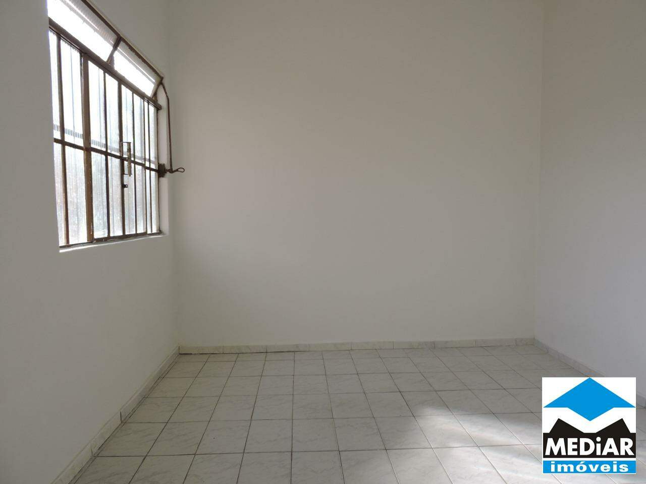 Casa para alugar com 2 quartos, 45m² - Foto 3