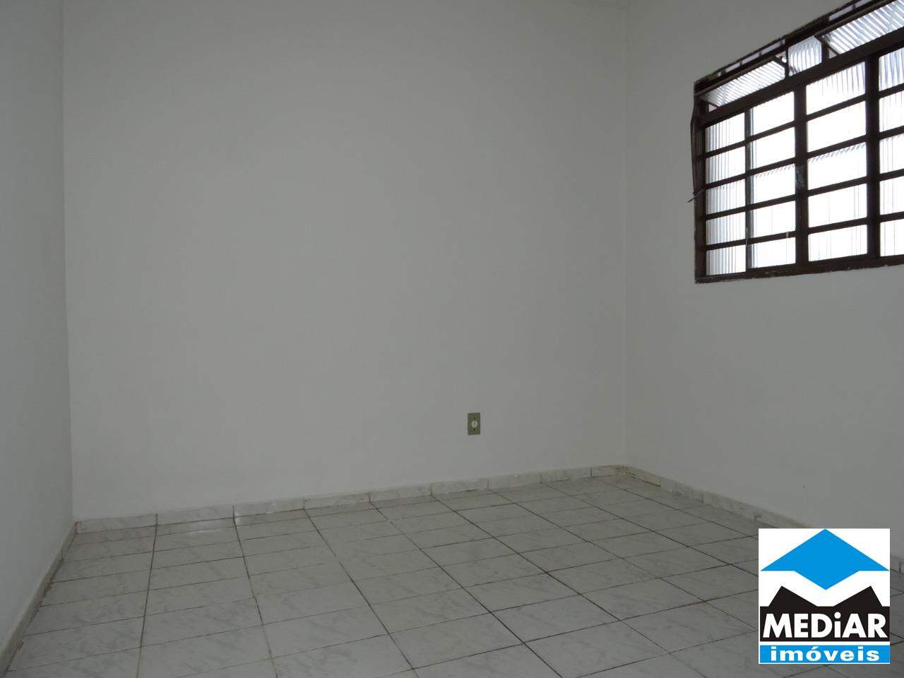 Casa para alugar com 2 quartos, 45m² - Foto 4
