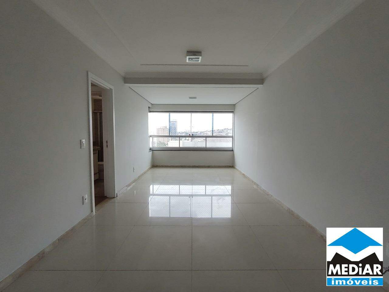 Apartamento para alugar com 3 quartos, 82m² - Foto 4