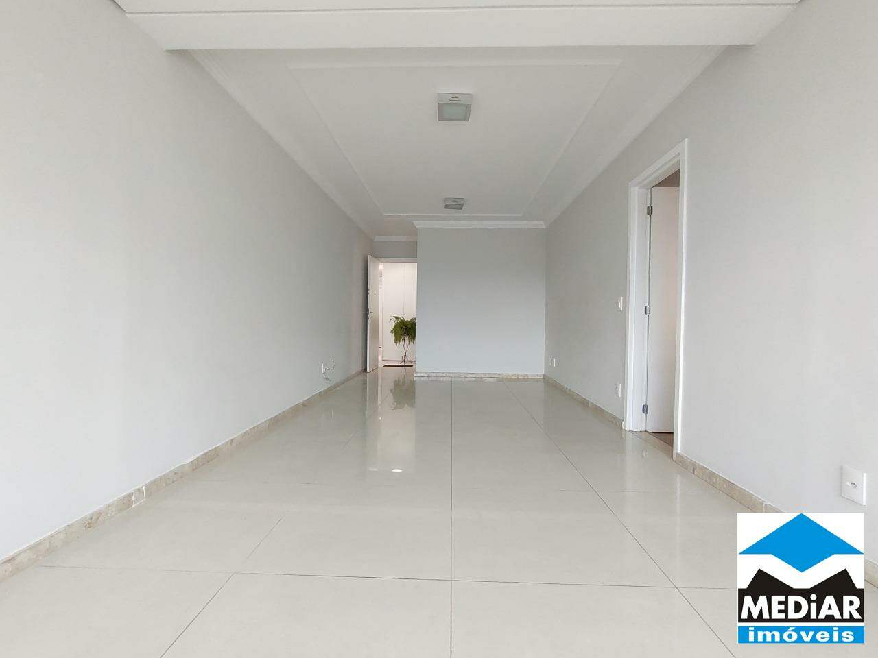 Apartamento para alugar com 3 quartos, 82m² - Foto 2