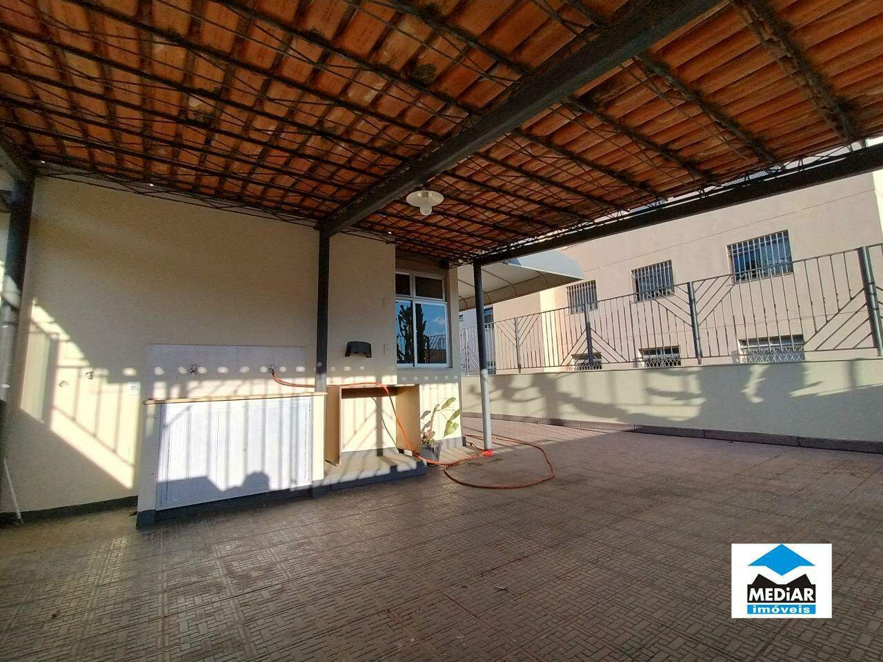 Cobertura para alugar com 4 quartos, 227m² - Foto 1