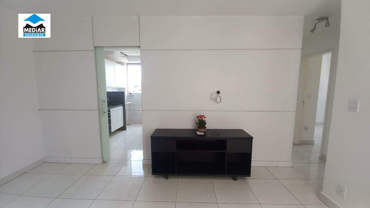 Apartamento para alugar com 3 quartos, 71m² - Foto 2