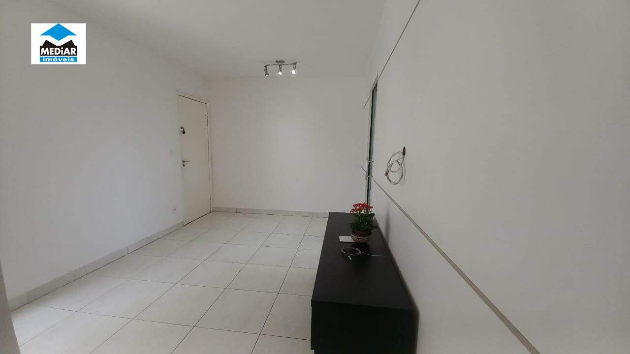 Apartamento para alugar com 3 quartos, 71m² - Foto 4