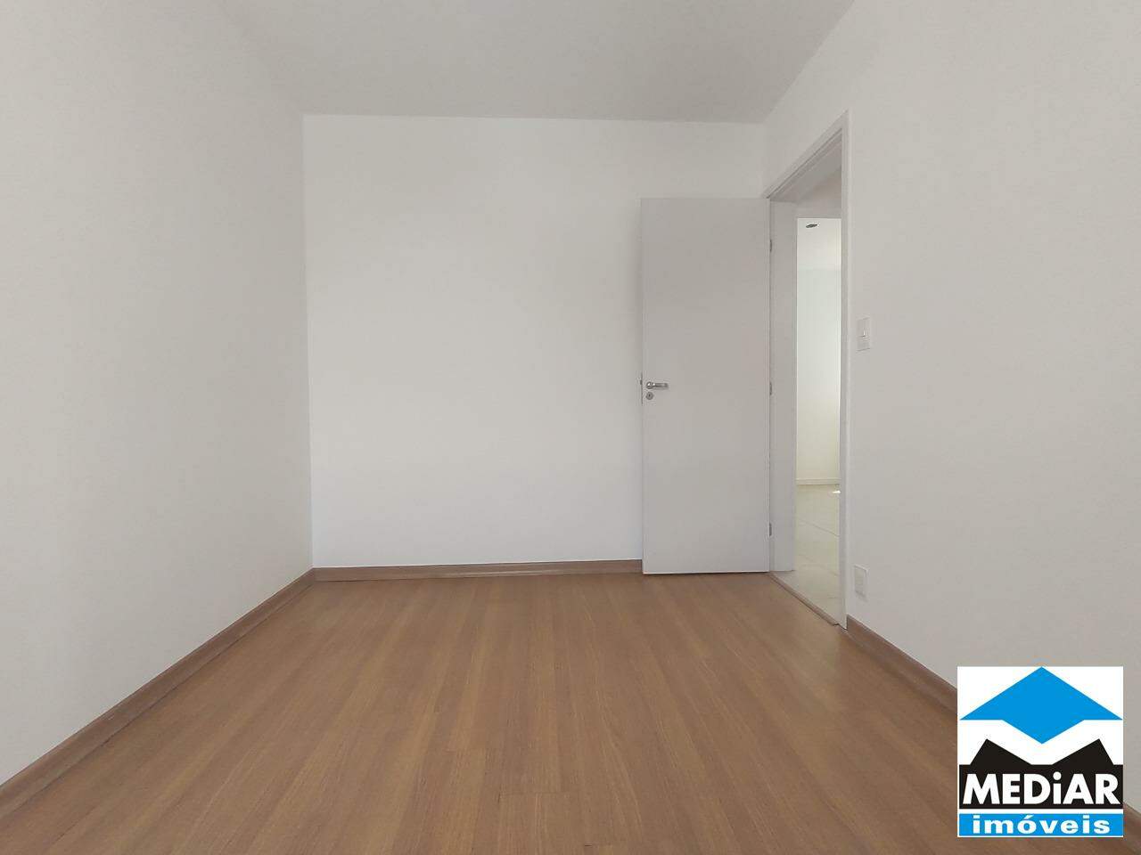 Apartamento à venda com 2 quartos, 65m² - Foto 3