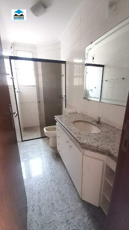 Apartamento para alugar com 3 quartos, 130m² - Foto 15