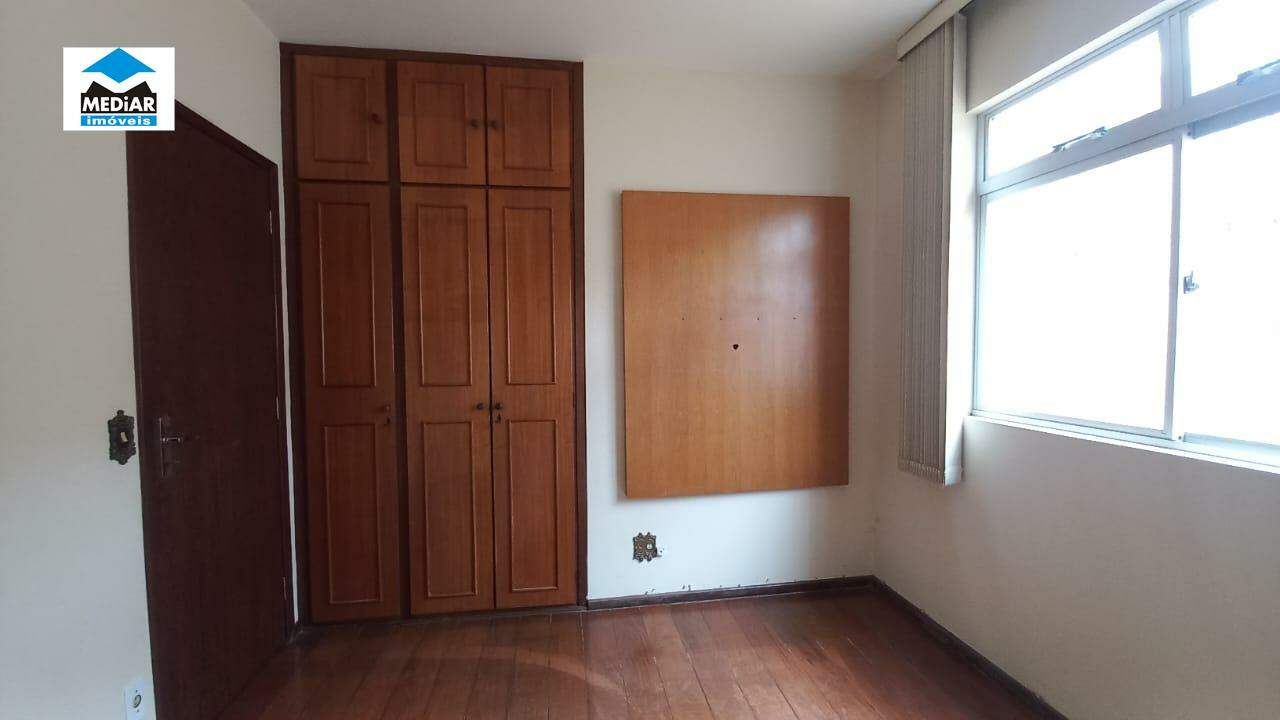 Apartamento para alugar com 3 quartos, 130m² - Foto 6