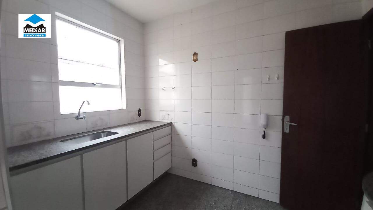 Apartamento para alugar com 3 quartos, 130m² - Foto 17