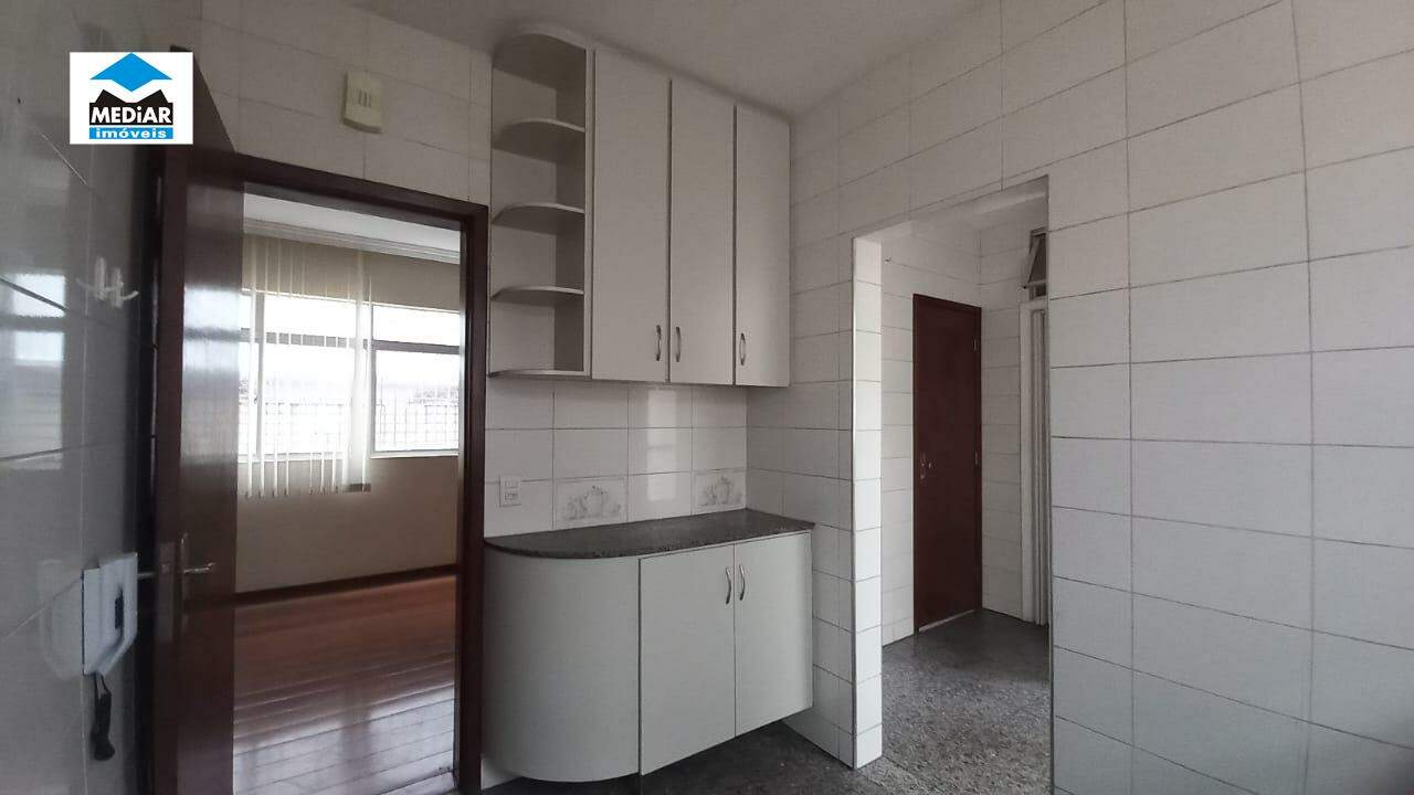 Apartamento para alugar com 3 quartos, 130m² - Foto 19