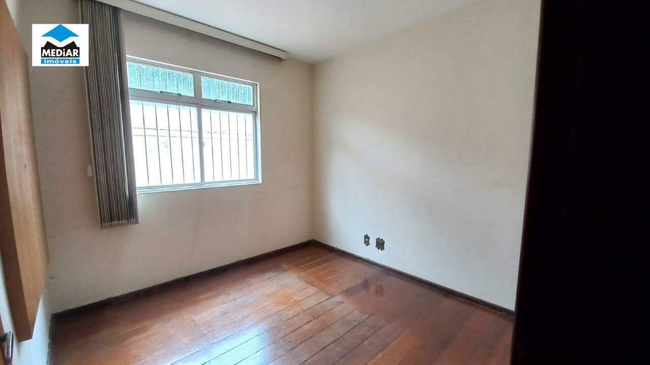 Apartamento para alugar com 3 quartos, 130m² - Foto 5