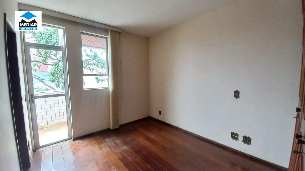 Apartamento para alugar com 3 quartos, 130m² - Foto 12