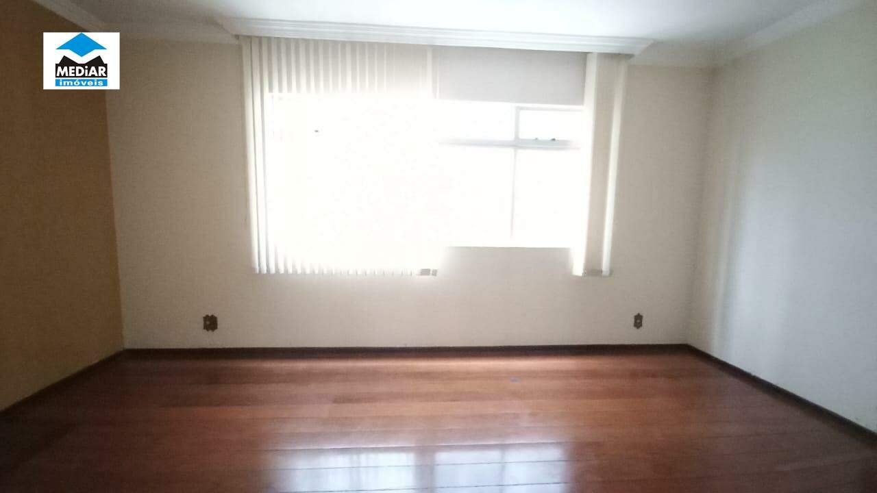 Apartamento para alugar com 3 quartos, 130m² - Foto 3