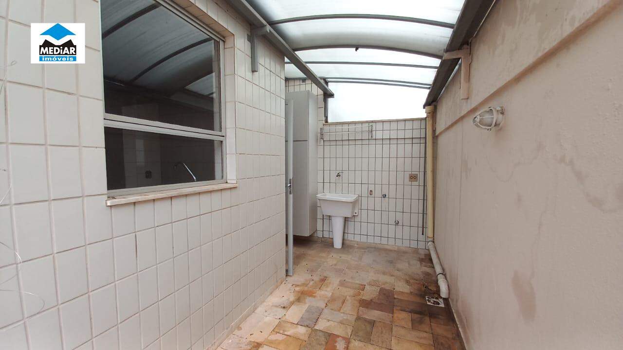 Apartamento para alugar com 3 quartos, 130m² - Foto 24