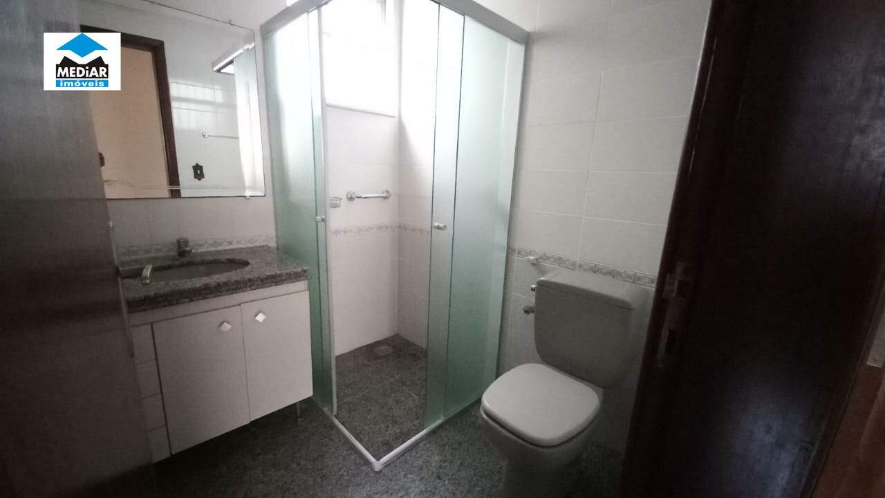 Apartamento para alugar com 3 quartos, 130m² - Foto 7