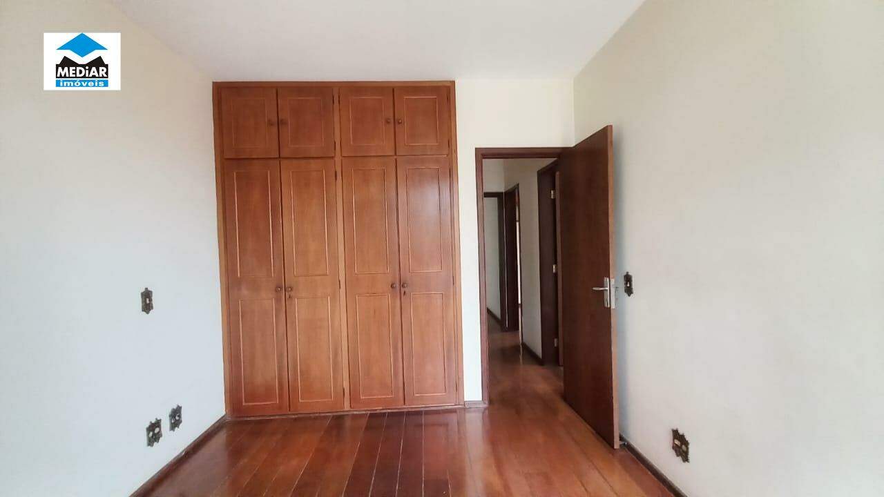 Apartamento para alugar com 3 quartos, 130m² - Foto 10