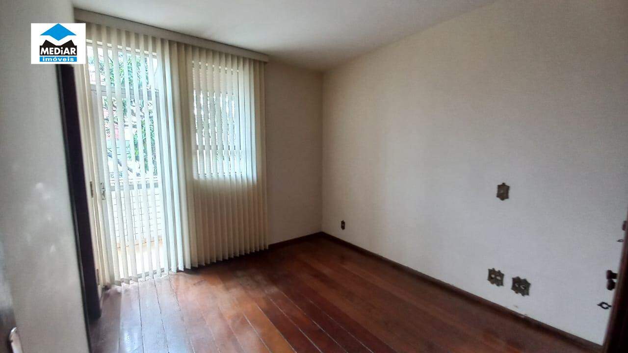 Apartamento para alugar com 3 quartos, 130m² - Foto 13