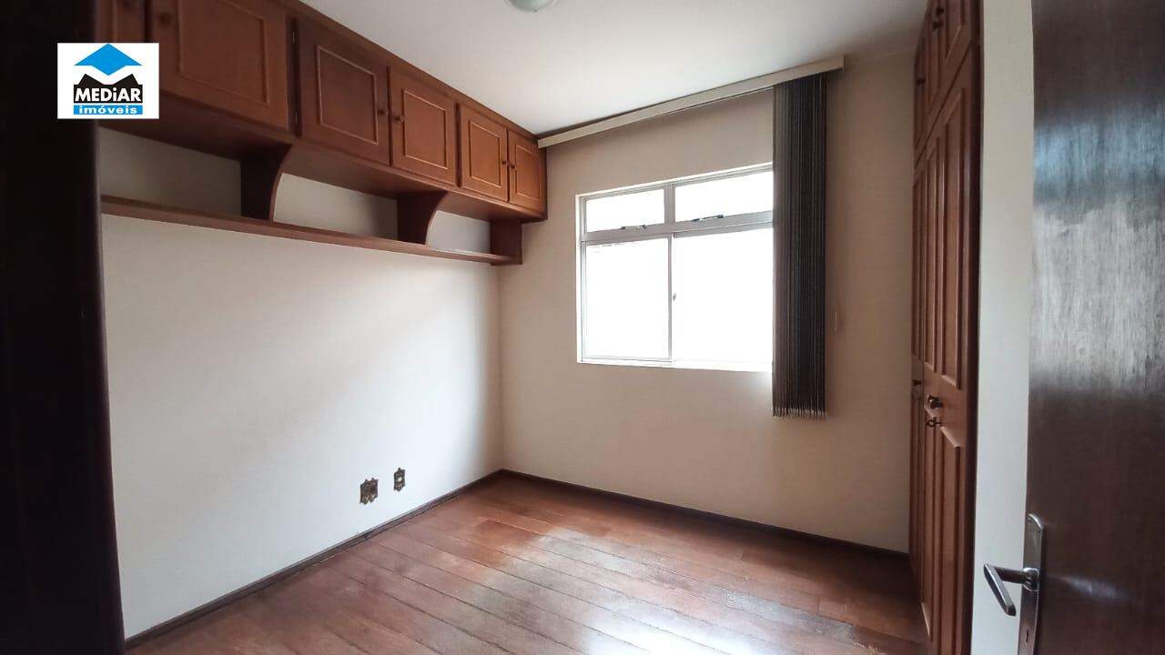 Apartamento para alugar com 3 quartos, 130m² - Foto 9