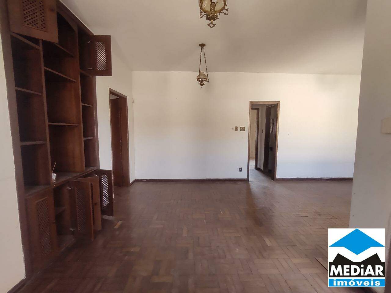 Casa à venda com 3 quartos, 273m² - Foto 4