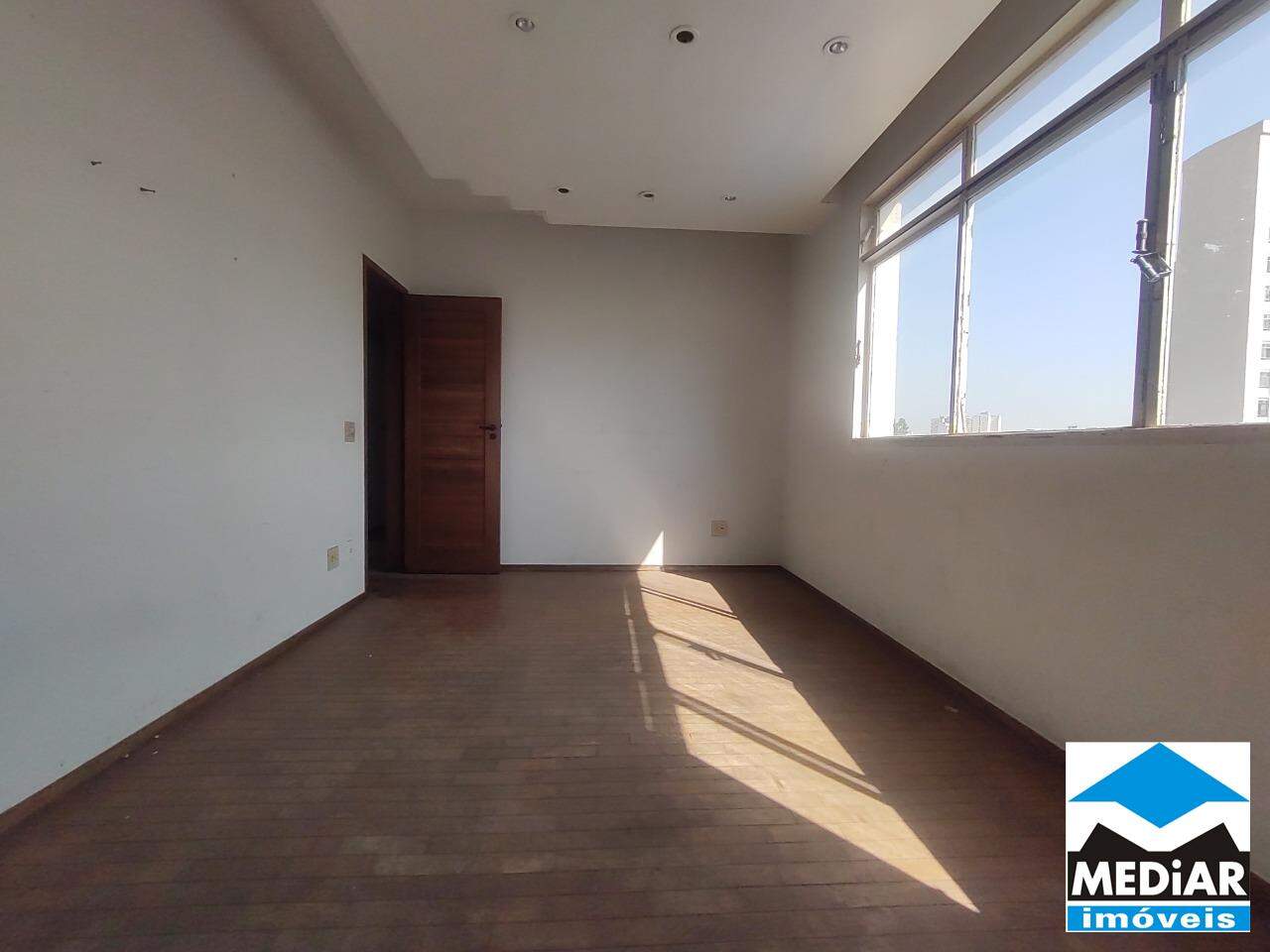 Apartamento à venda com 2 quartos, 60m² - Foto 2