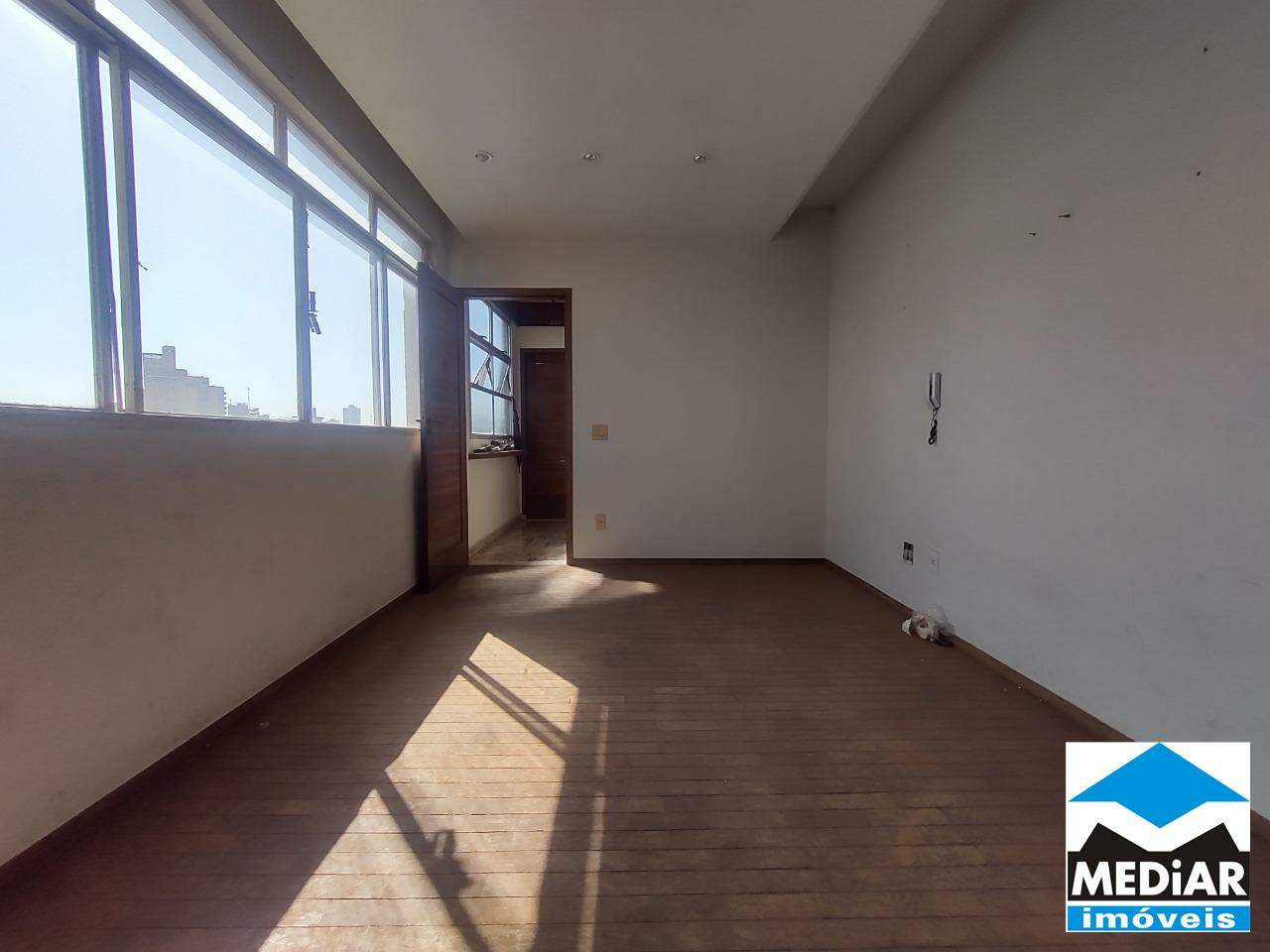 Apartamento à venda com 2 quartos, 60m² - Foto 1