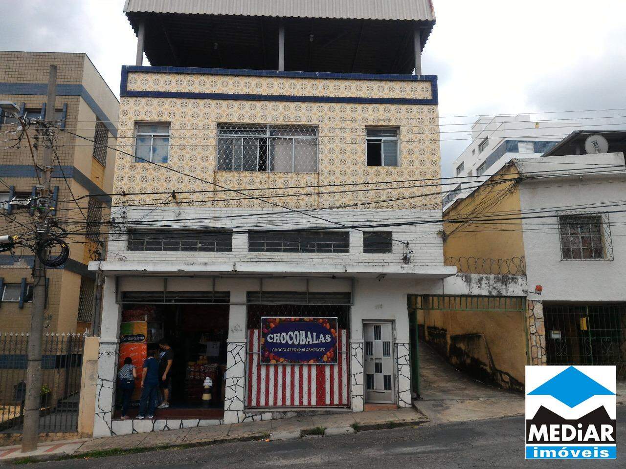 Casa à venda com 3 quartos, 190m² - Foto 1