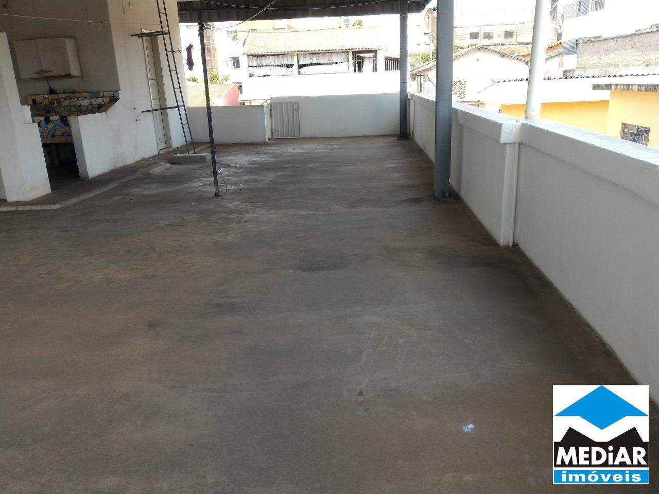 Casa à venda com 3 quartos, 190m² - Foto 2