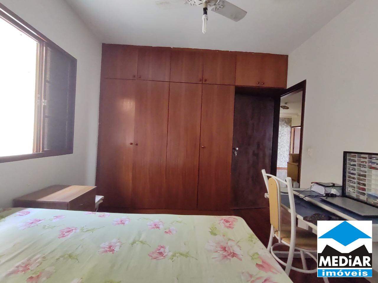 Casa à venda com 6 quartos, 280m² - Foto 25