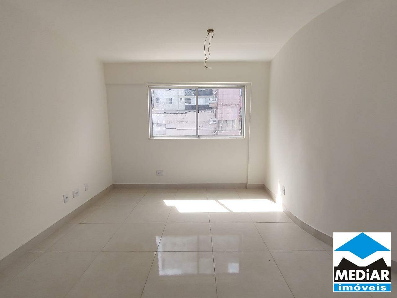 Apartamento à venda com 2 quartos, 68m² - Foto 2