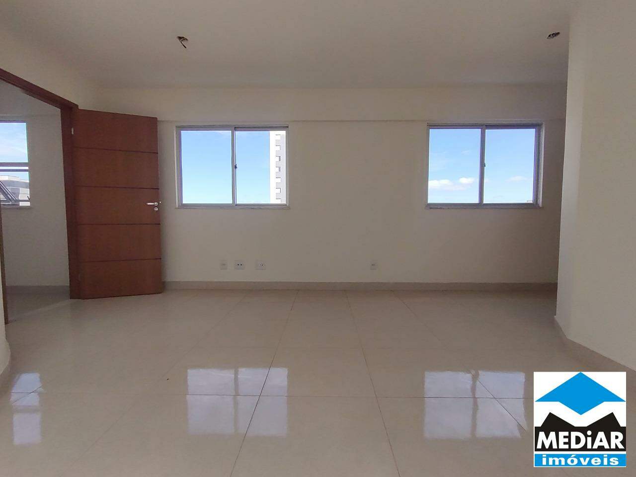 Apartamento à venda com 2 quartos, 68m² - Foto 3