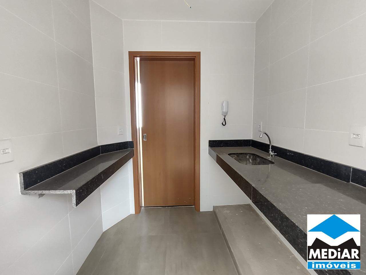 Apartamento à venda com 2 quartos, 68m² - Foto 4