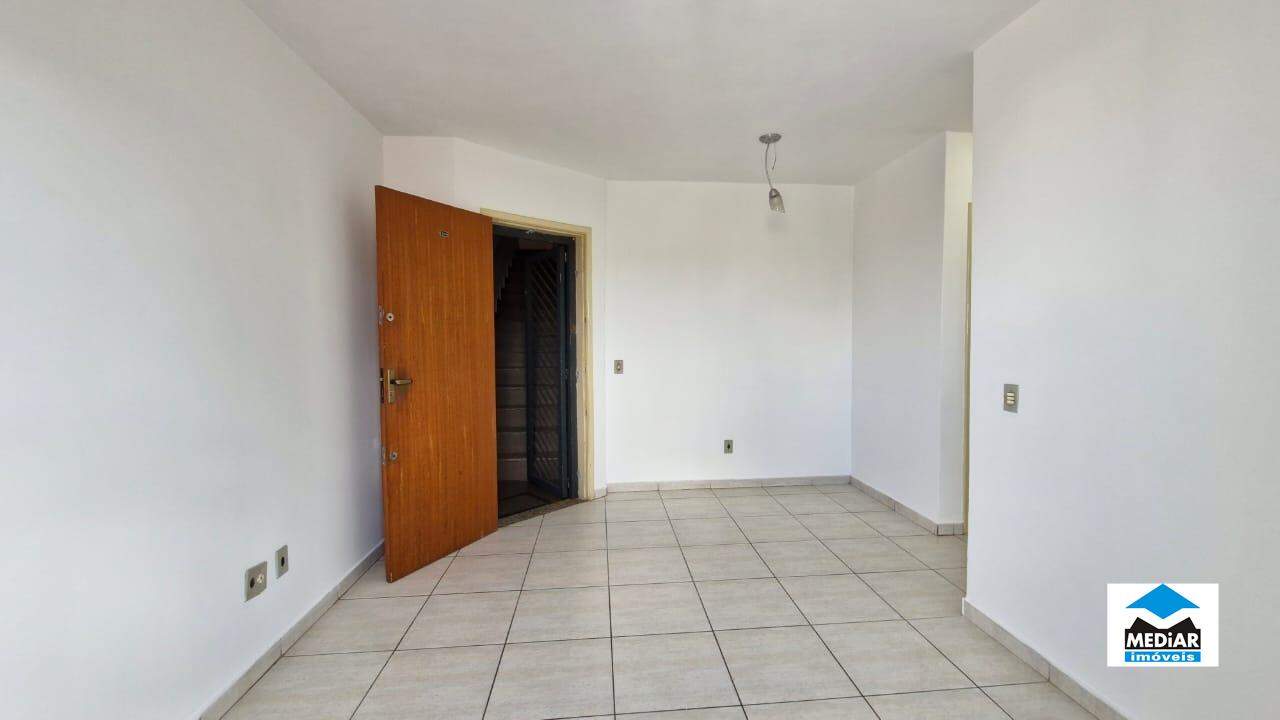 Apartamento para alugar com 3 quartos, 68m² - Foto 4