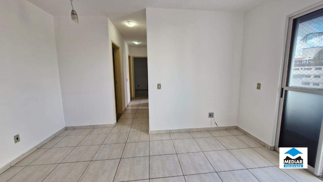 Apartamento para alugar com 3 quartos, 68m² - Foto 3