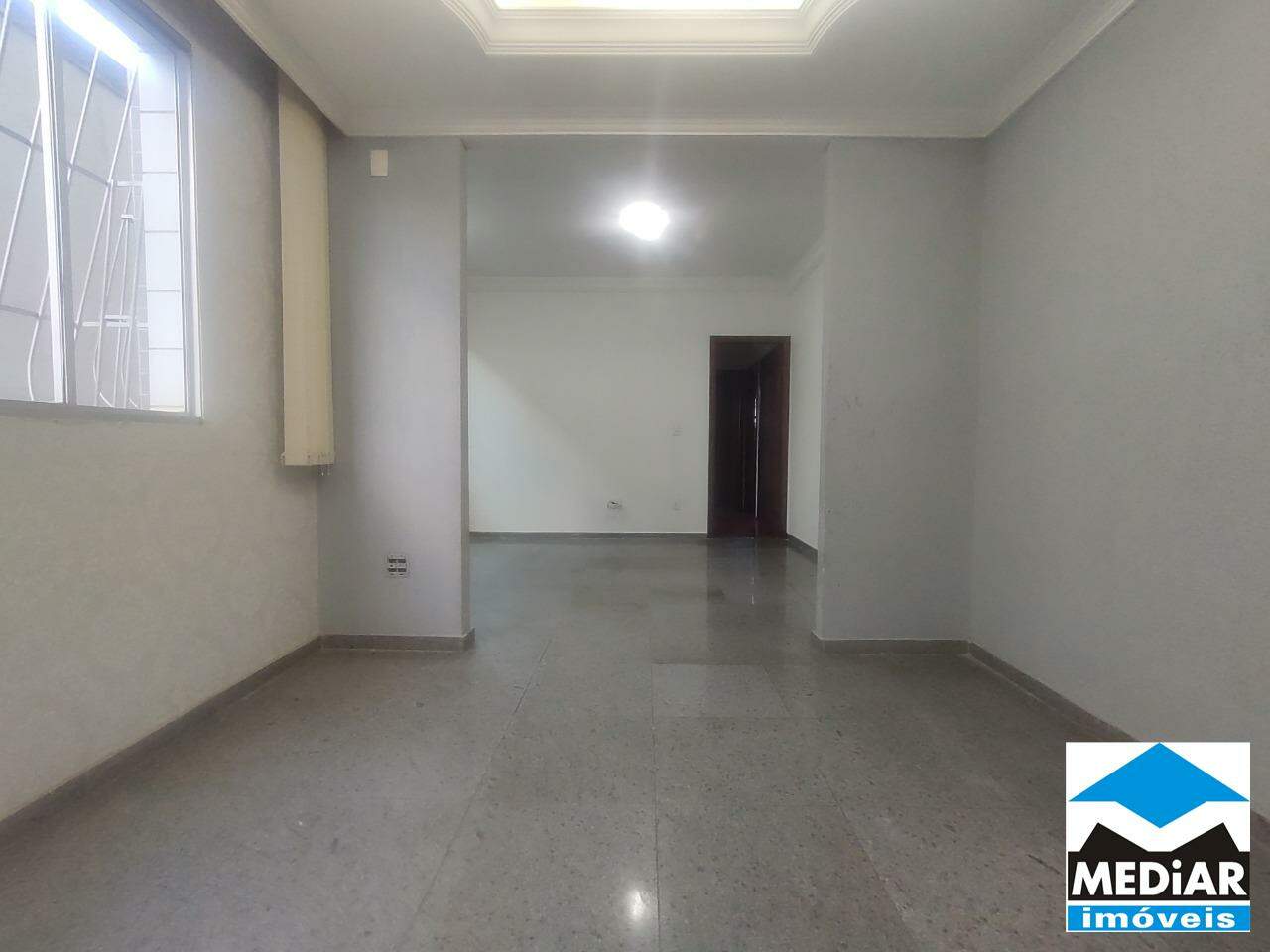 Apartamento para alugar com 3 quartos, 95m² - Foto 2