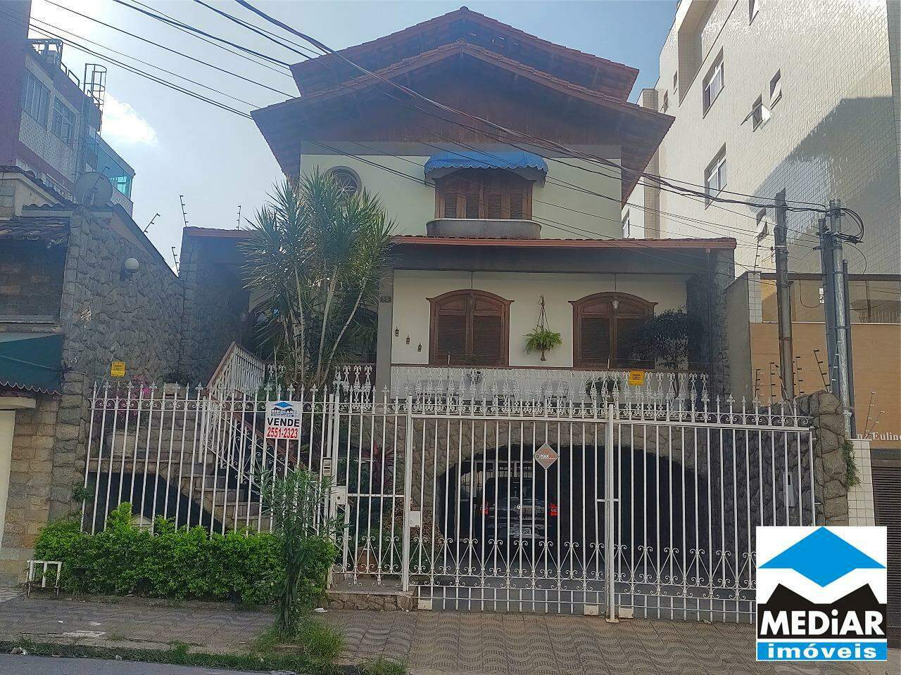 Casa à venda com 6 quartos, 400m² - Foto 1