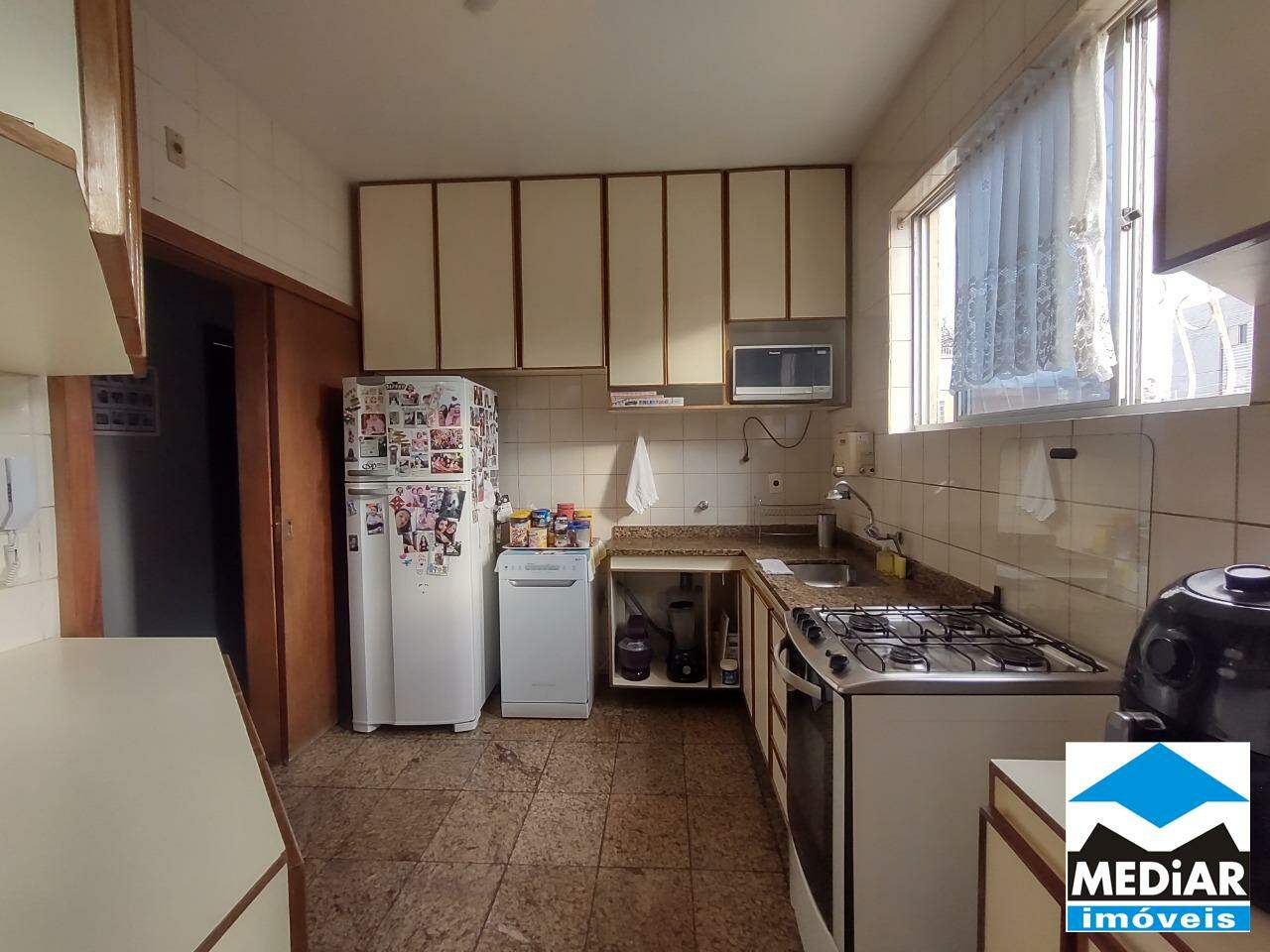 Apartamento à venda com 4 quartos, 130m² - Foto 2