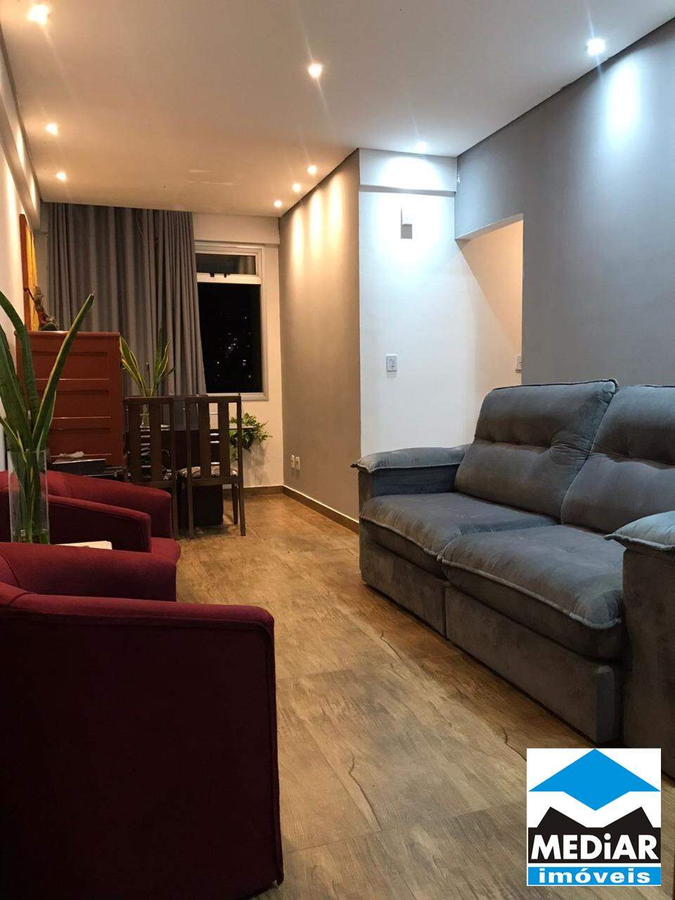 Apartamento à venda com 2 quartos, 70m² - Foto 4