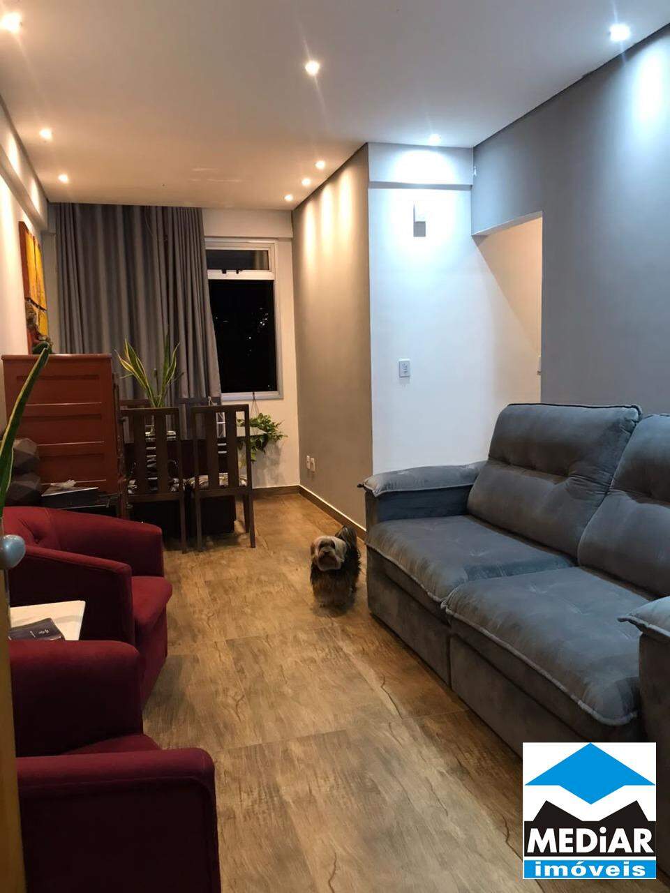 Apartamento à venda com 2 quartos, 70m² - Foto 2