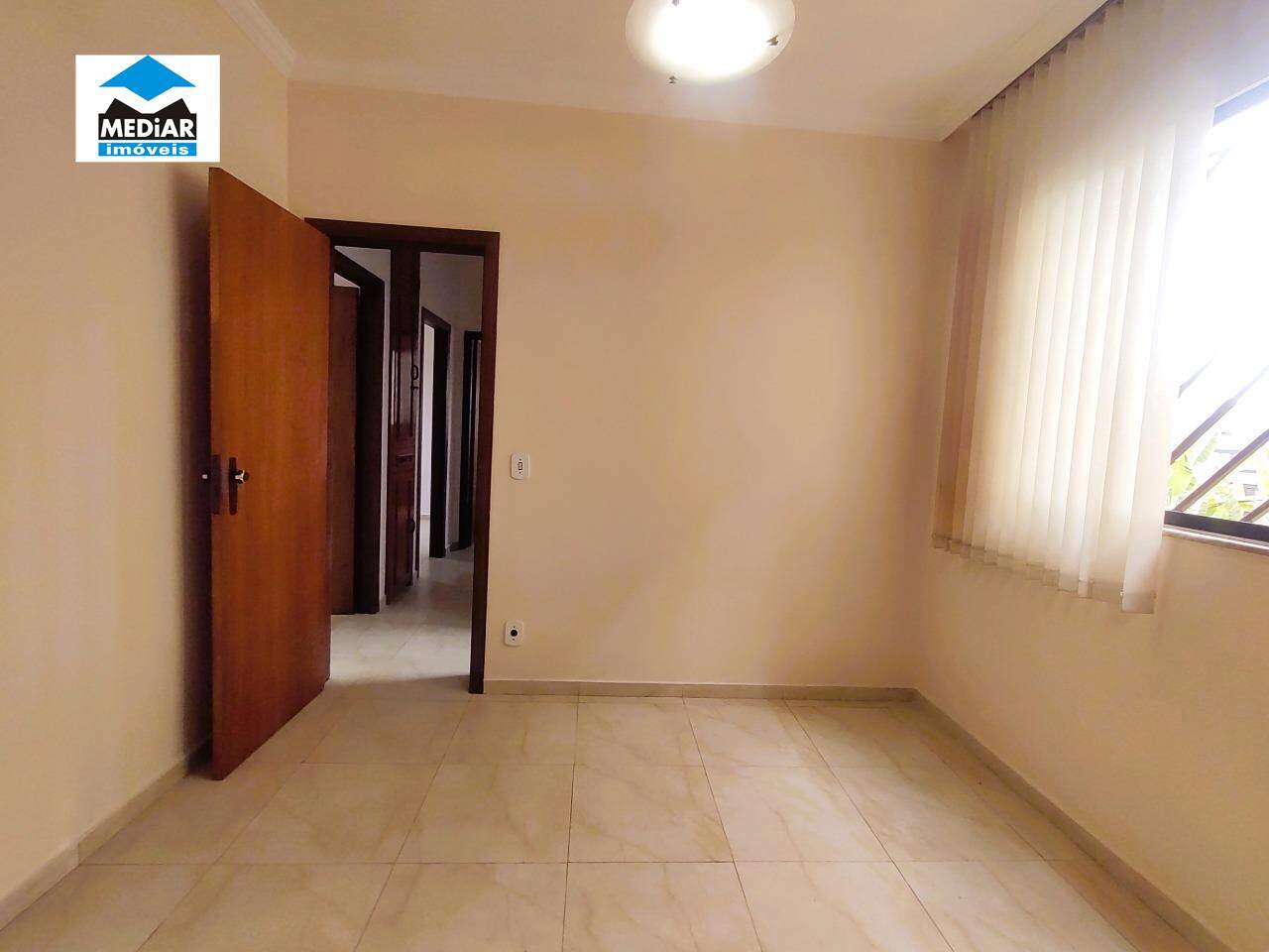 Apartamento para alugar com 3 quartos, 90m² - Foto 4