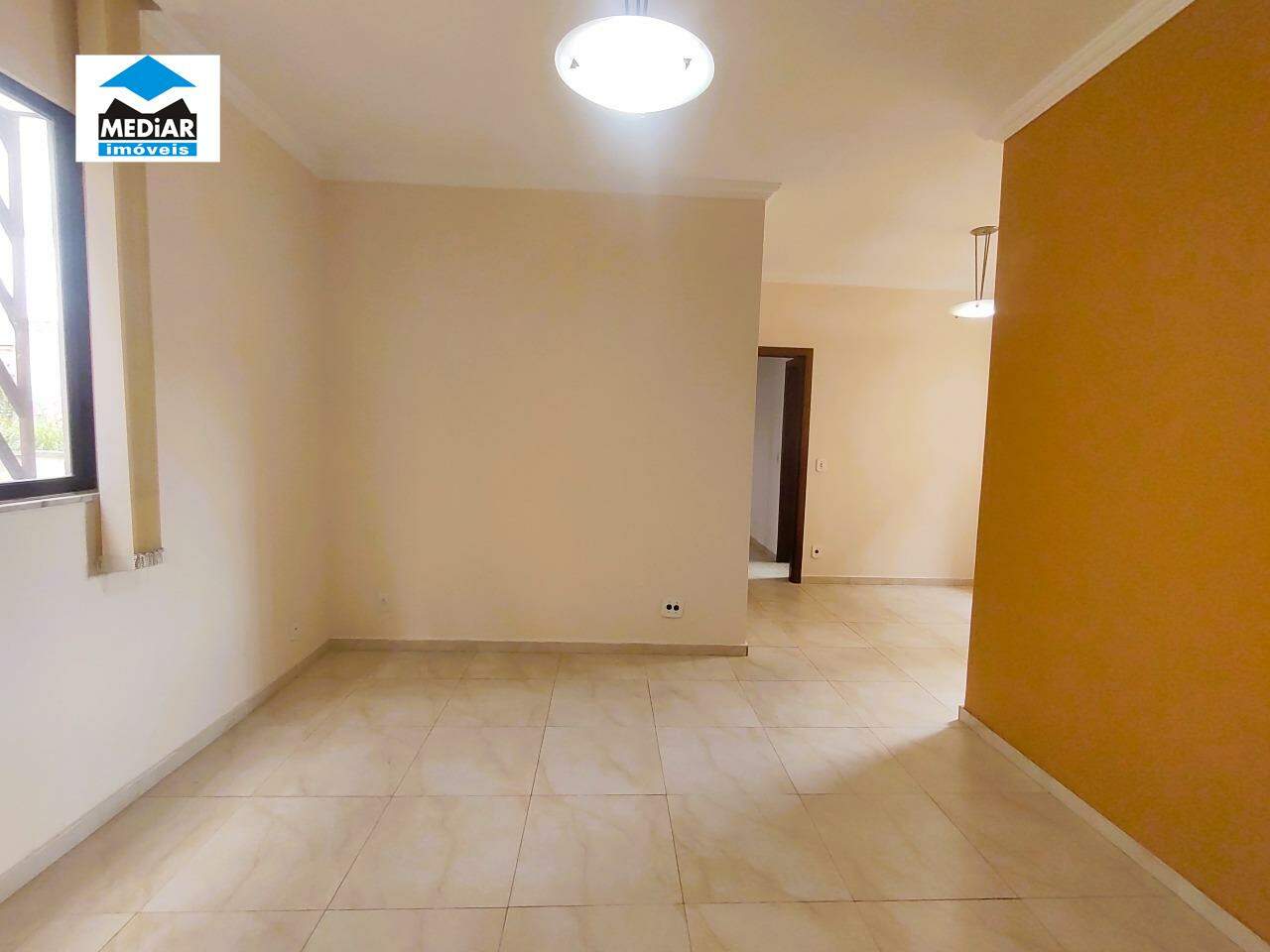 Apartamento para alugar com 3 quartos, 90m² - Foto 2