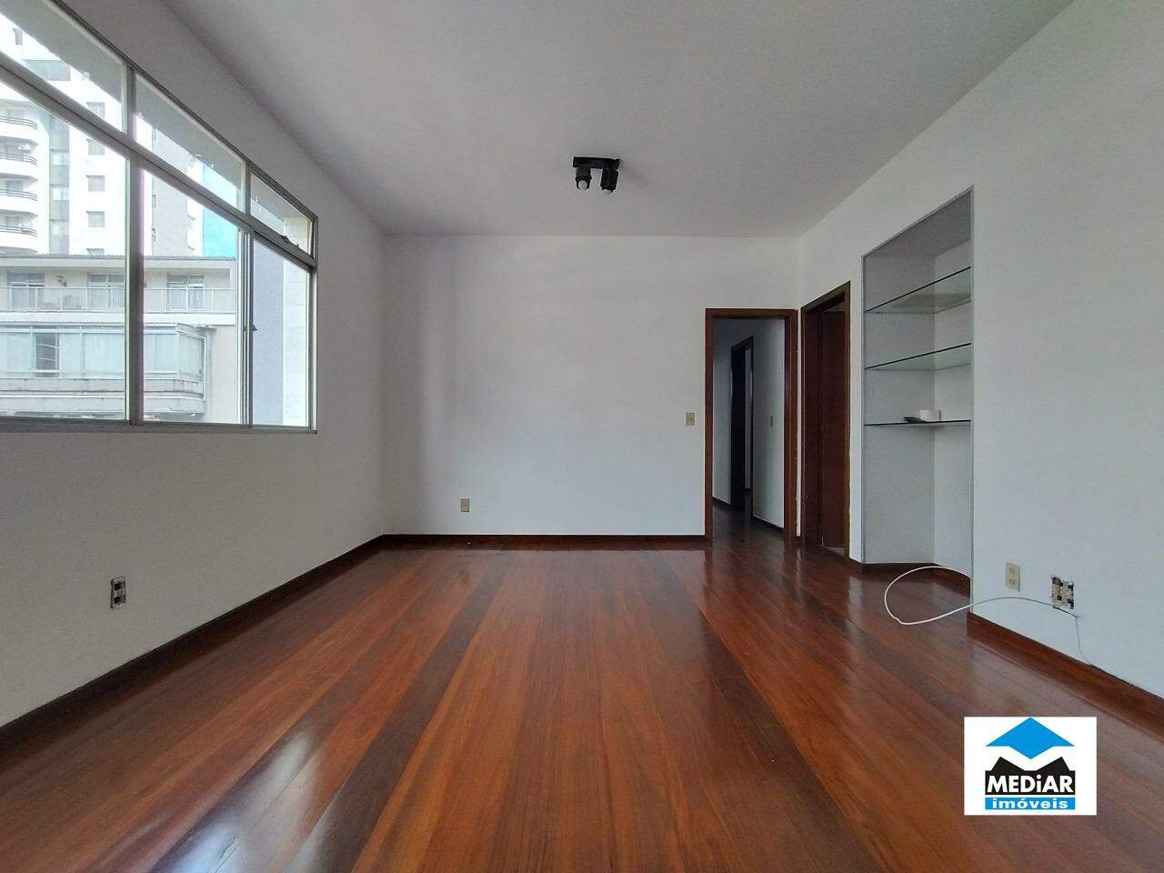 Apartamento para alugar com 3 quartos, 95m² - Foto 1