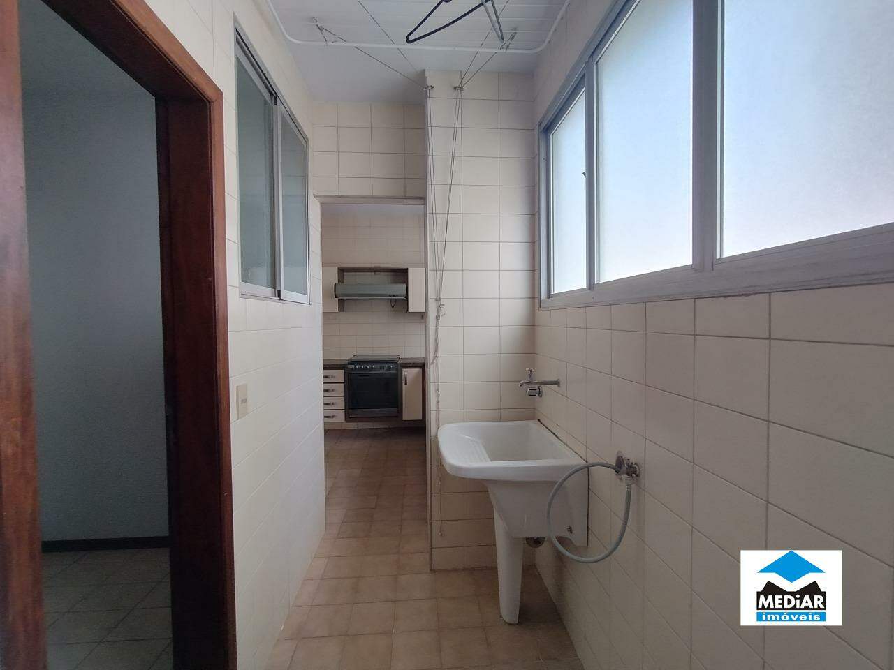 Apartamento para alugar com 3 quartos, 95m² - Foto 15