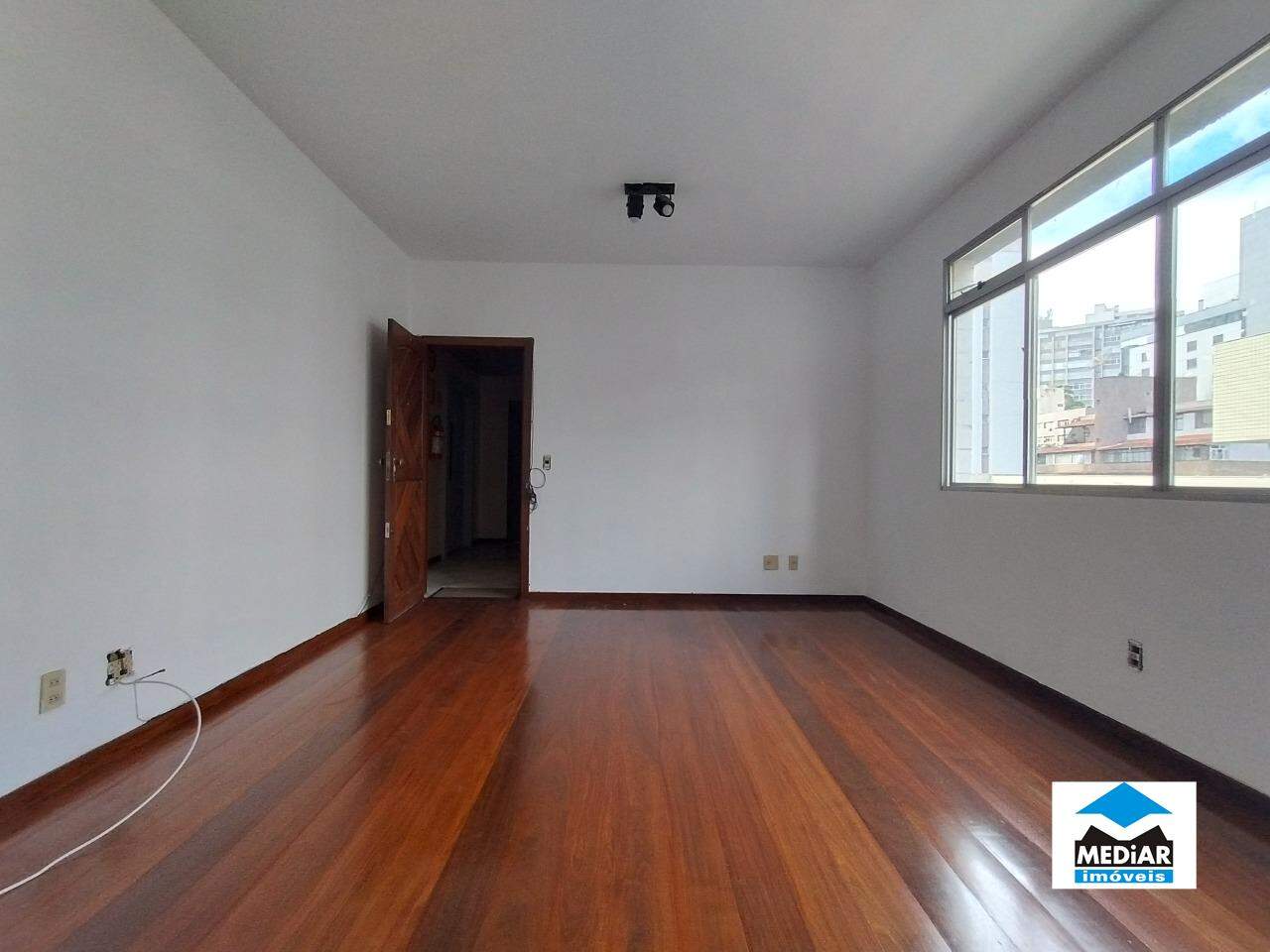 Apartamento para alugar com 3 quartos, 95m² - Foto 3