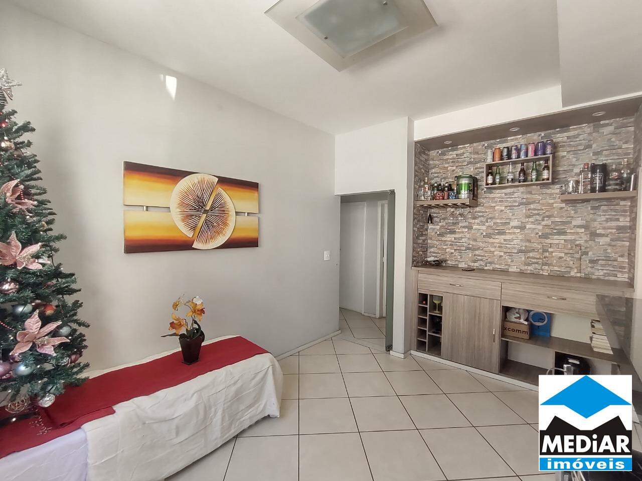 Apartamento à venda com 3 quartos, 160m² - Foto 1