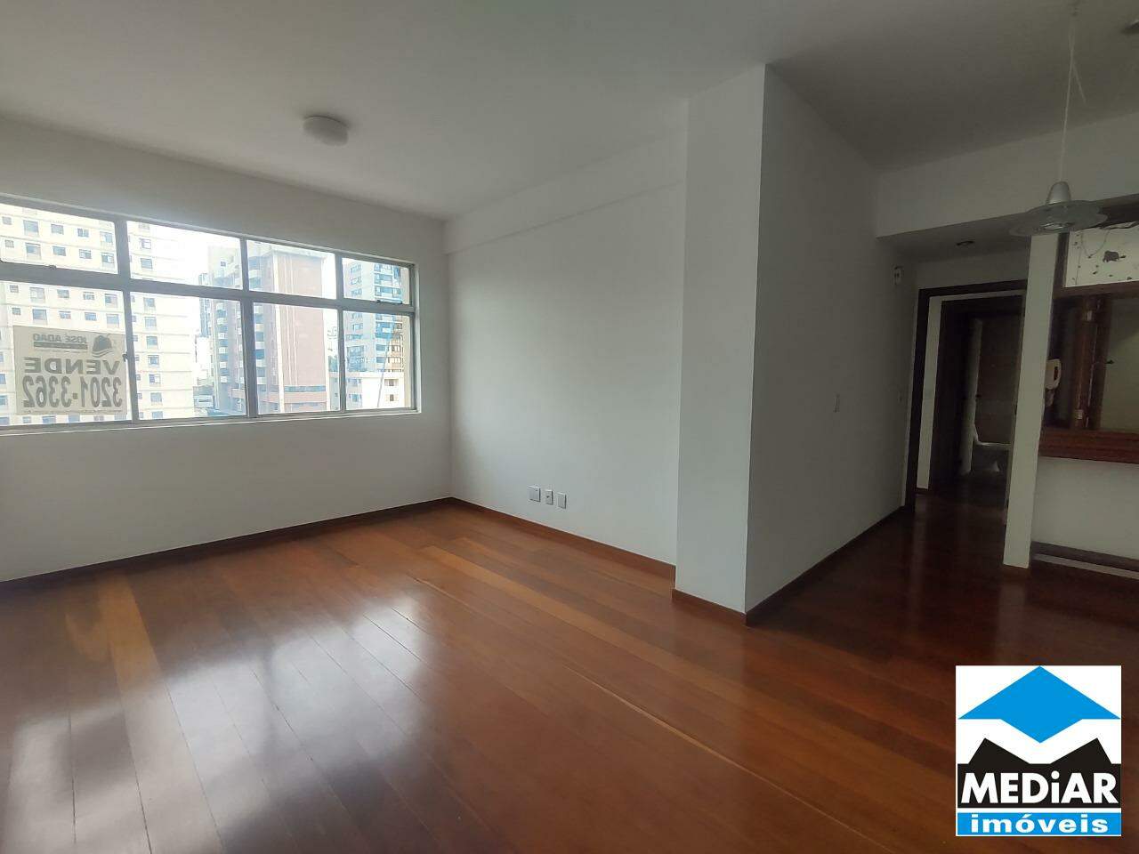 Apartamento à venda com 2 quartos, 75m² - Foto 2